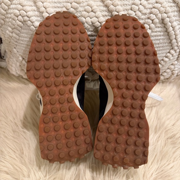 New Balance 327 Sneakers - Picture 8 of 8